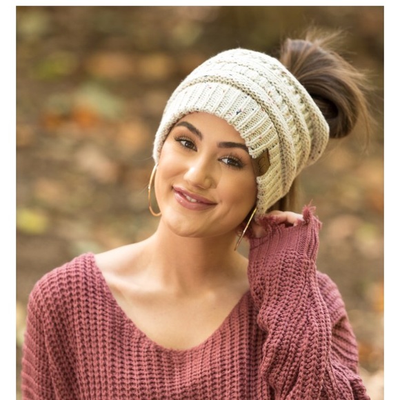 Ponytail beanie - Picture 2 of 2